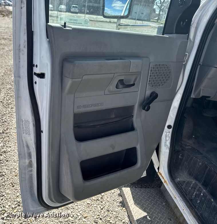 image for item EM3780 2012 Ford Econoline shuttle bus