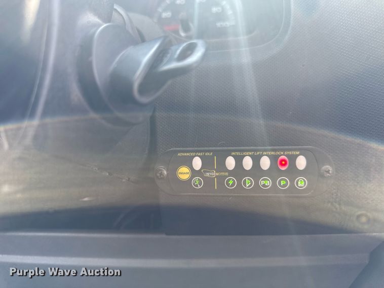 image for item EM3780 2012 Ford Econoline shuttle bus