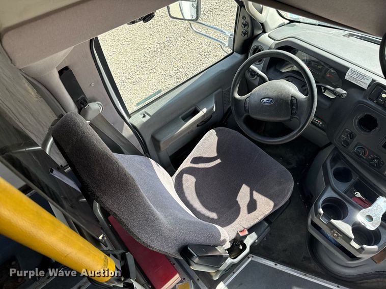 image for item EM3780 2012 Ford Econoline shuttle bus