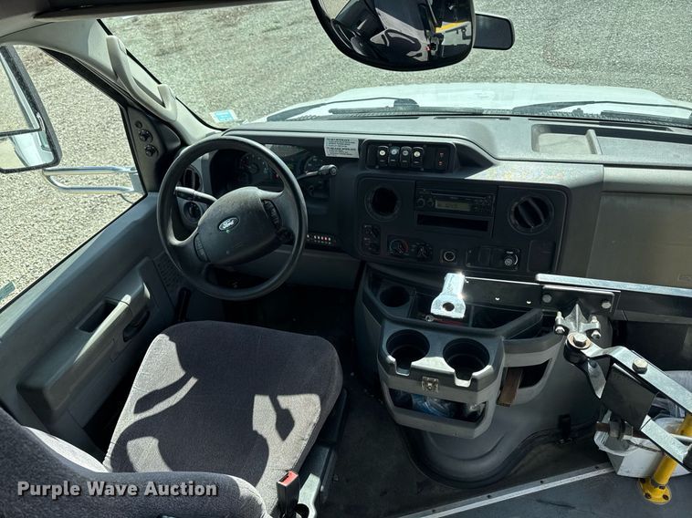 image for item EM3780 2012 Ford Econoline shuttle bus