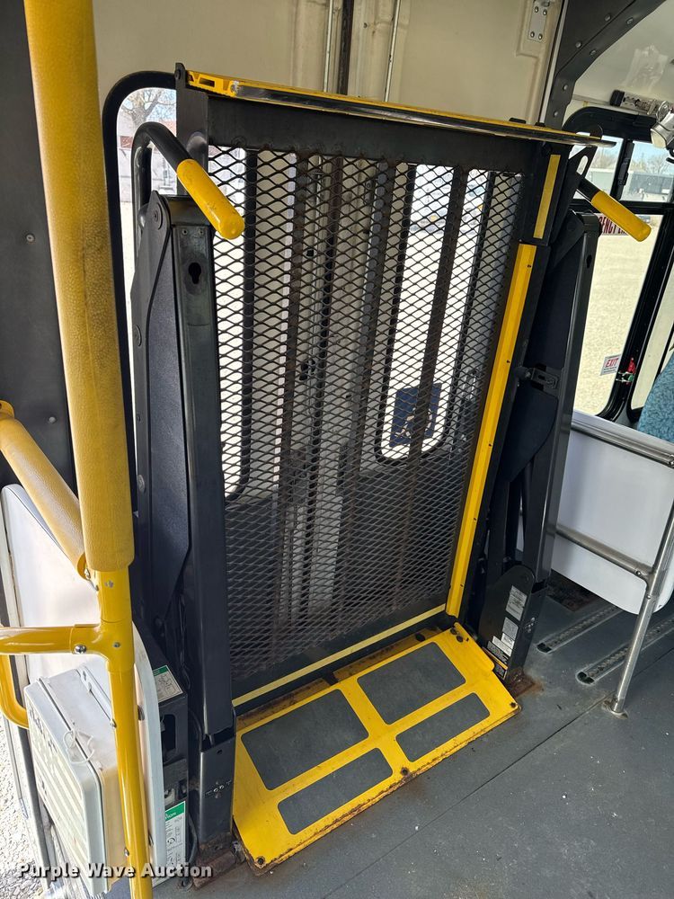 image for item EM3780 2012 Ford Econoline shuttle bus