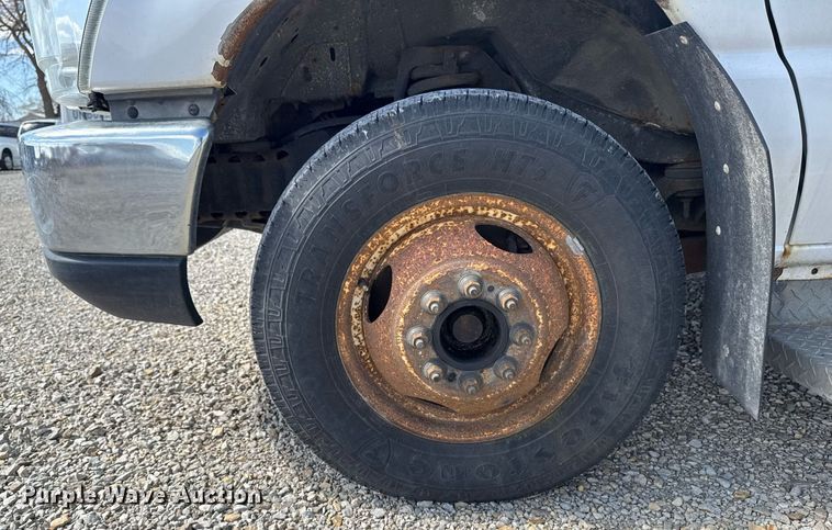 image for item EM3780 2012 Ford Econoline shuttle bus