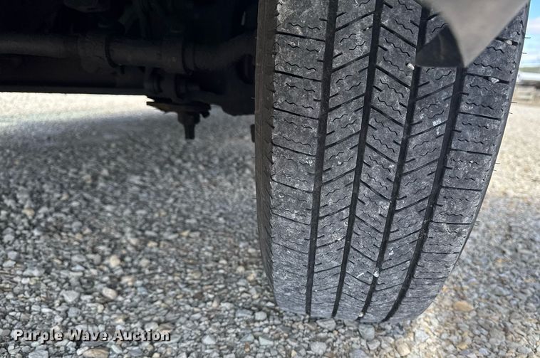 image for item EM3780 2012 Ford Econoline shuttle bus