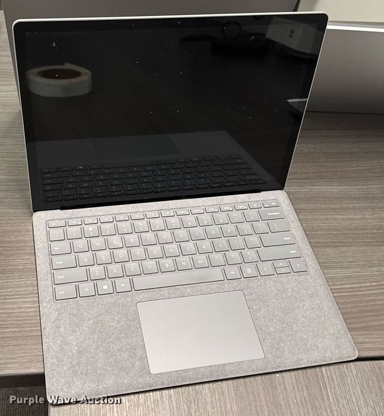 image for item EM3795 (10) Microsoft 1867 Surface laptops