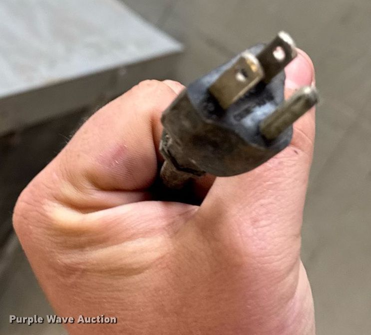 image for item EM3833 2004 Northern industrial TH298-002 band saw