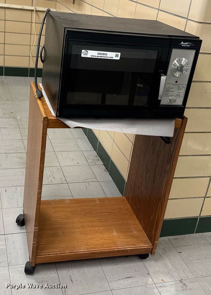 image for item EM3852 Amana microwave