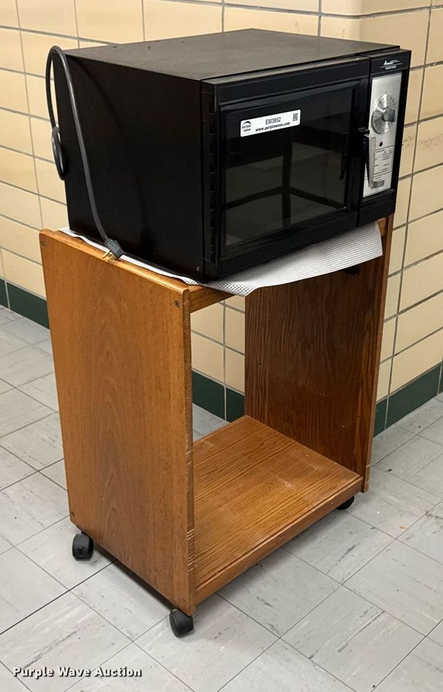 image for item EM3852 Amana microwave