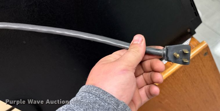 image for item EM3852 Amana microwave