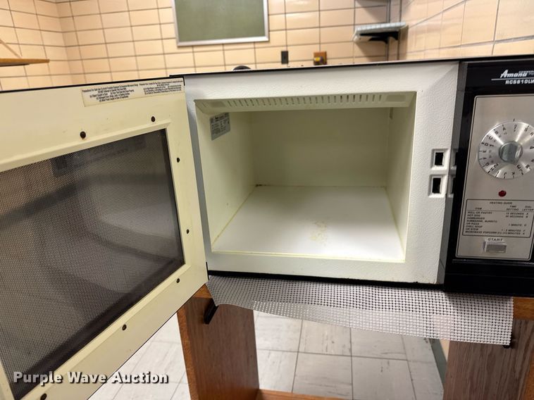 image for item EM3852 Amana microwave