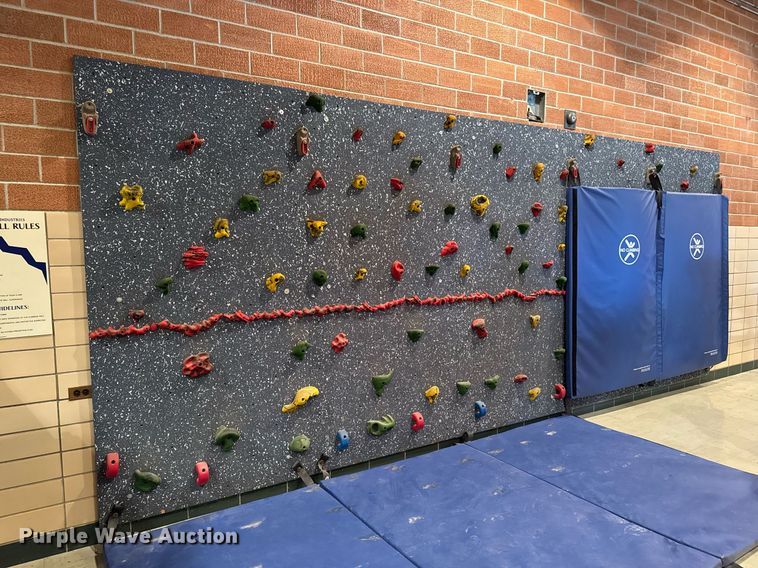 image for item EM3861 Rock climbing wall