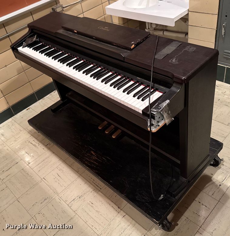 image for item EM3879 Yamaha CLP-133 clavinova electric piano