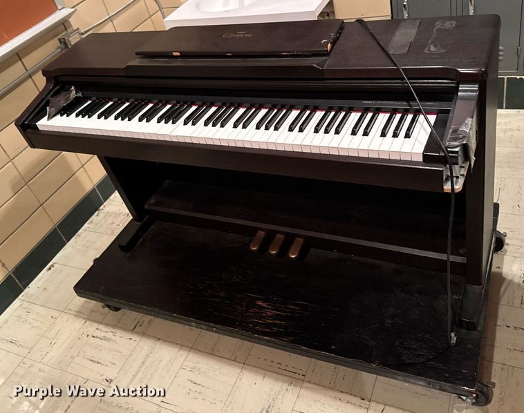 image for item EM3879 Yamaha CLP-133 clavinova electric piano