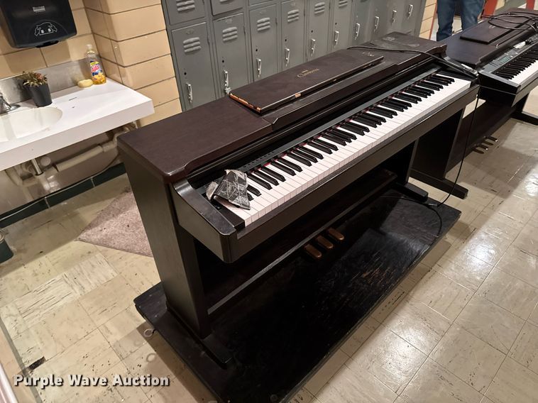 image for item EM3879 Yamaha CLP-133 clavinova electric piano