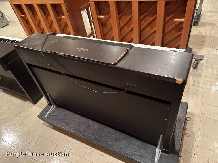 image for item EM3879 Yamaha CLP-133 clavinova electric piano