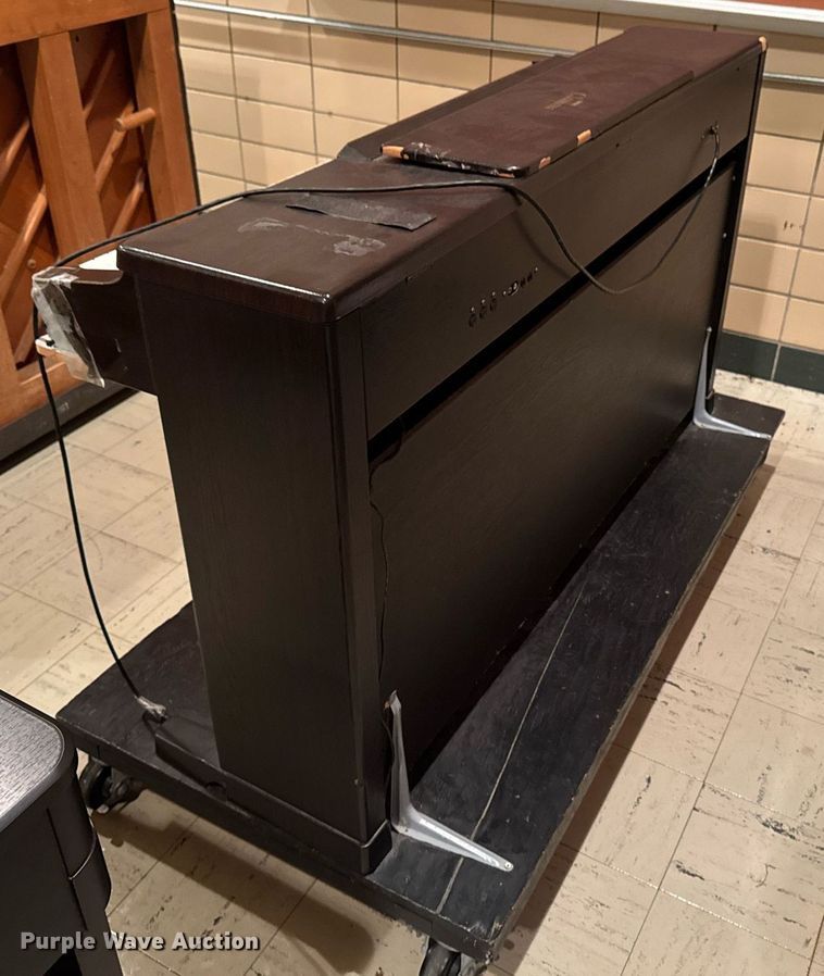 image for item EM3879 Yamaha CLP-133 clavinova electric piano