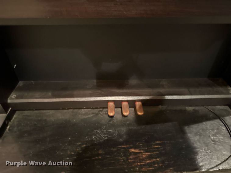 image for item EM3879 Yamaha CLP-133 clavinova electric piano