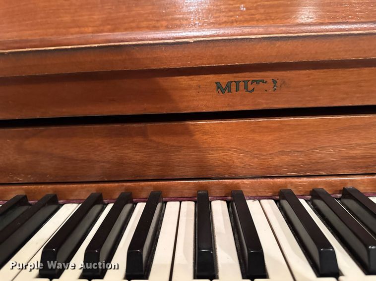 image for item EM3880 Baldwin piano