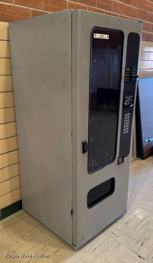 image for item EM3892 FSI 3039 vending machine