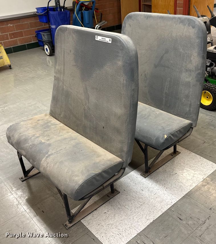 image for item EM3952 (2) bus seats