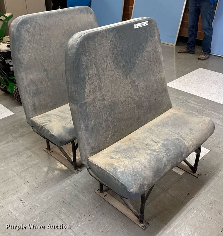 image for item EM3952 (2) bus seats