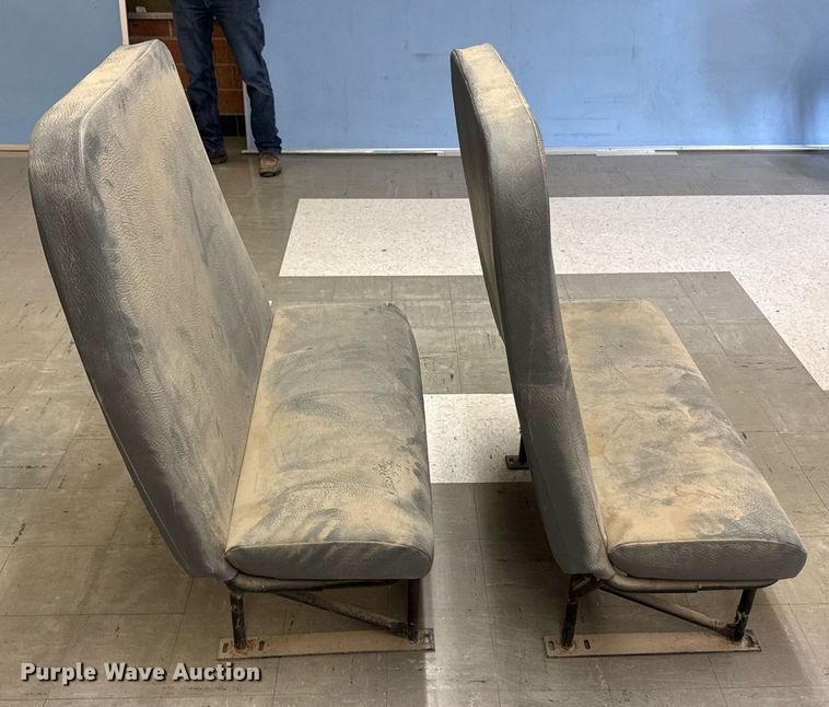 image for item EM3952 (2) bus seats