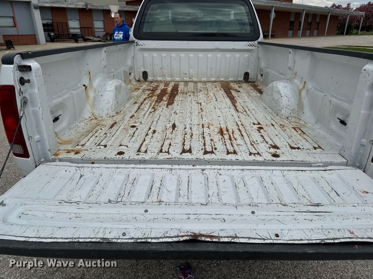 image for item EM3958 2004 Ford F150 XL pickup truck