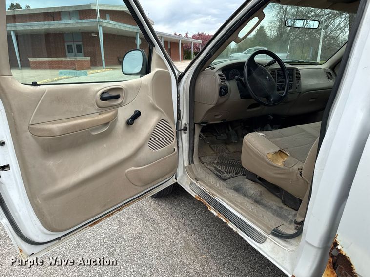 image for item EM3958 2004 Ford F150 XL pickup truck