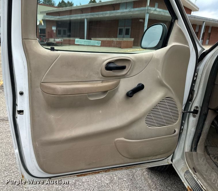 image for item EM3958 2004 Ford F150 XL pickup truck