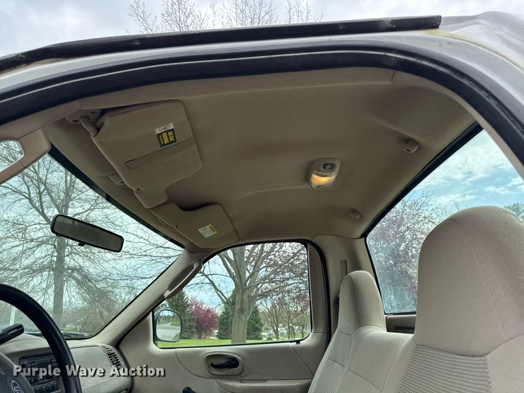 image for item EM3958 2004 Ford F150 XL pickup truck