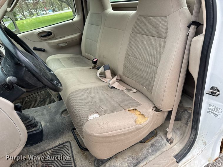 image for item EM3958 2004 Ford F150 XL pickup truck