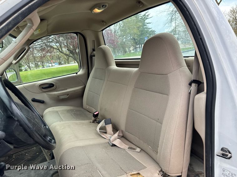 image for item EM3958 2004 Ford F150 XL pickup truck