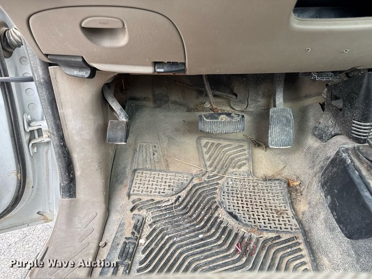 image for item EM3958 2004 Ford F150 XL pickup truck