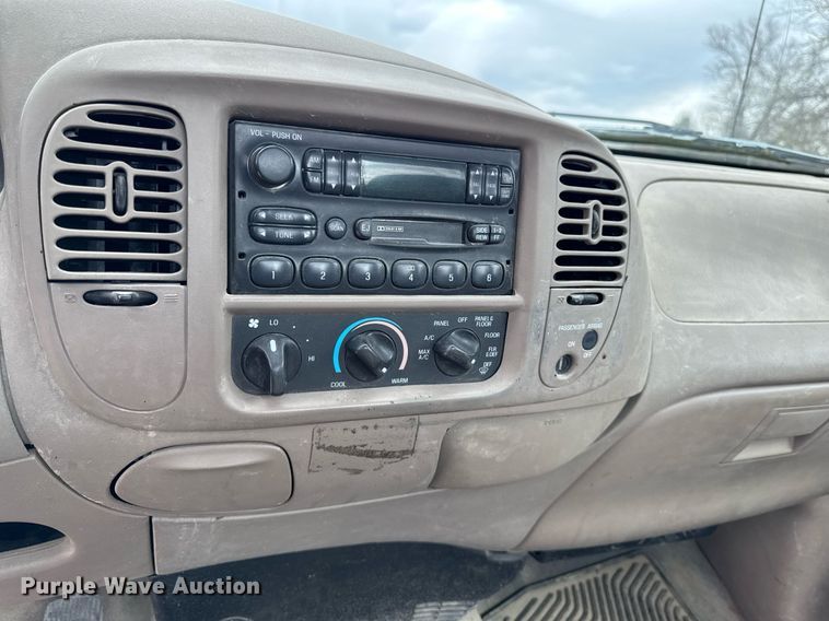 image for item EM3958 2004 Ford F150 XL pickup truck