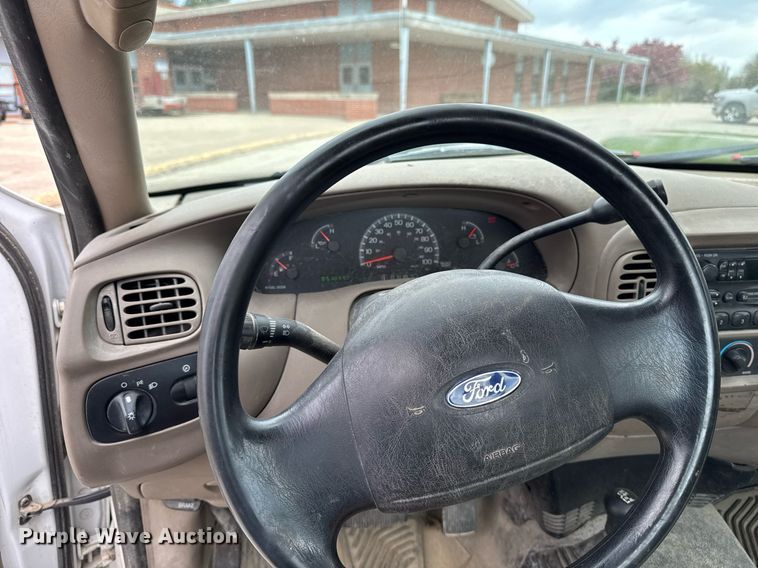 image for item EM3958 2004 Ford F150 XL pickup truck