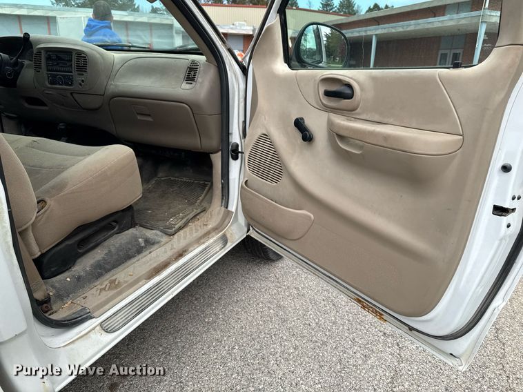 image for item EM3958 2004 Ford F150 XL pickup truck