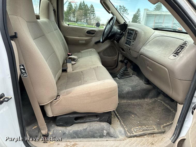 image for item EM3958 2004 Ford F150 XL pickup truck