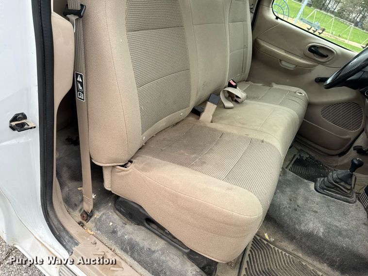 image for item EM3958 2004 Ford F150 XL pickup truck