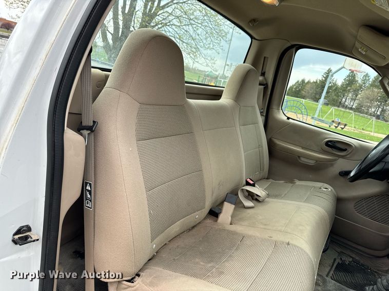 image for item EM3958 2004 Ford F150 XL pickup truck