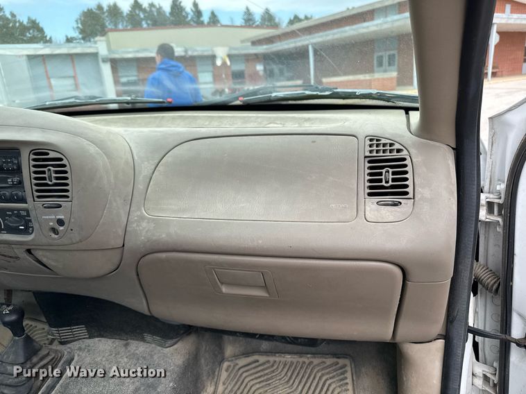 image for item EM3958 2004 Ford F150 XL pickup truck