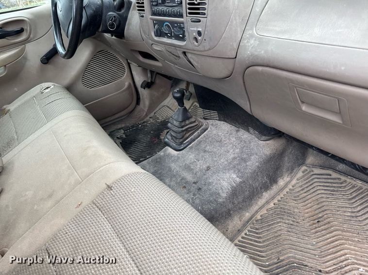 image for item EM3958 2004 Ford F150 XL pickup truck