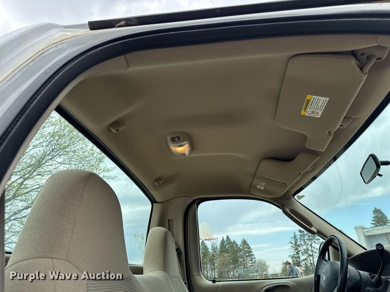 image for item EM3958 2004 Ford F150 XL pickup truck