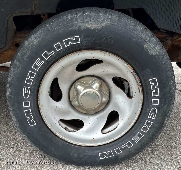 image for item EM3958 2004 Ford F150 XL pickup truck