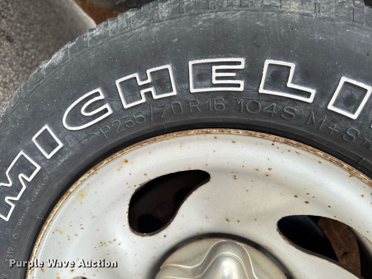 image for item EM3958 2004 Ford F150 XL pickup truck