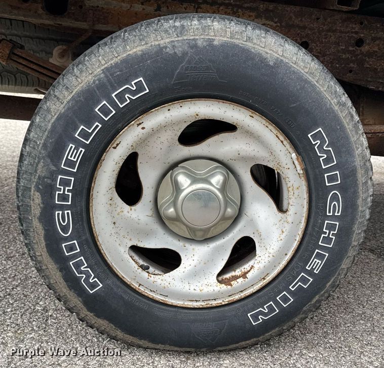 image for item EM3958 2004 Ford F150 XL pickup truck