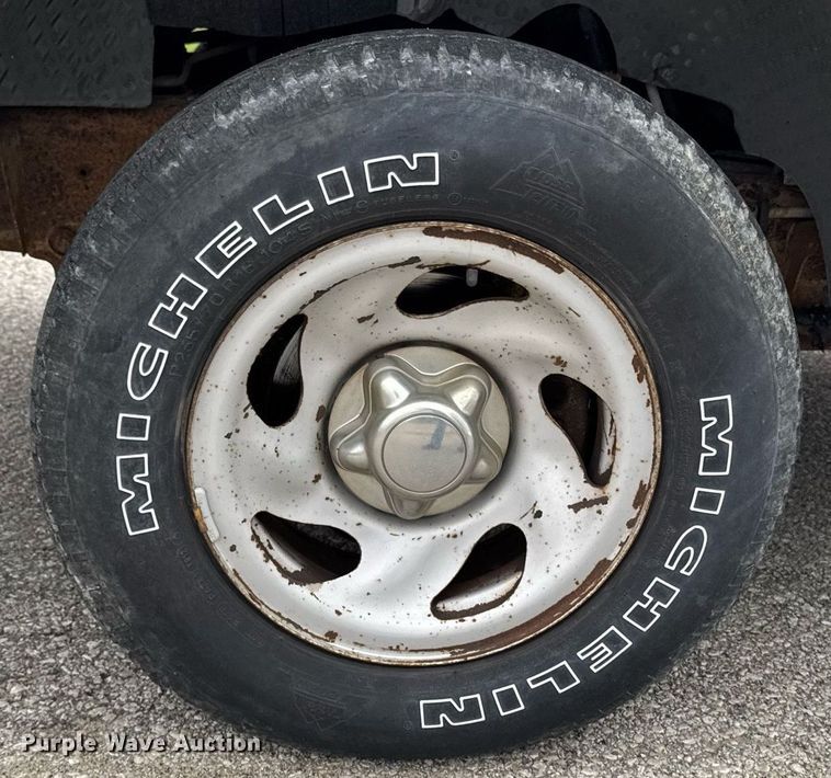 image for item EM3958 2004 Ford F150 XL pickup truck