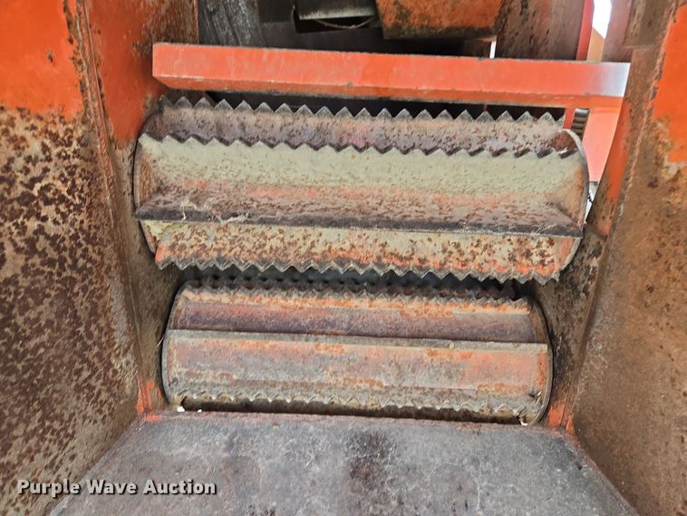 image for item EM7023 Wood chipper