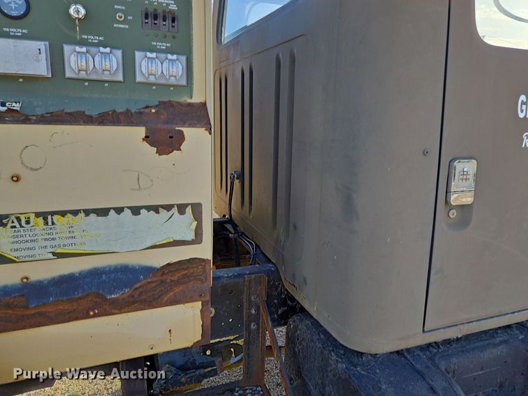 image for item EM7024 1981 International  1854 utility / service truck