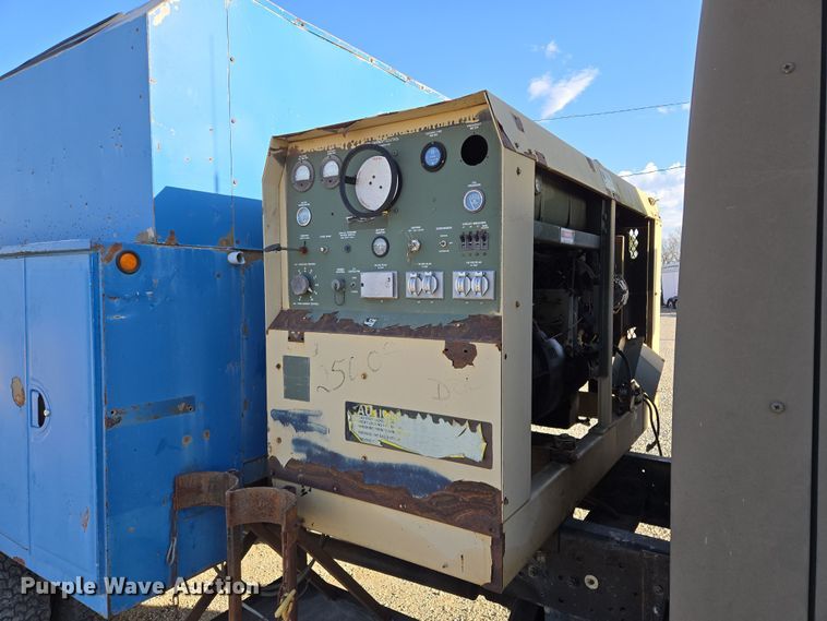 image for item EM7024 1981 International  1854 utility / service truck