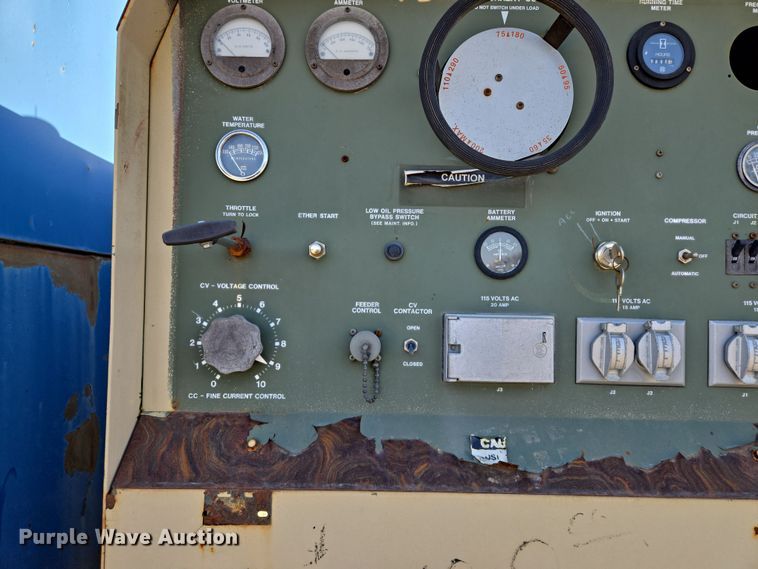 image for item EM7024 1981 International  1854 utility / service truck