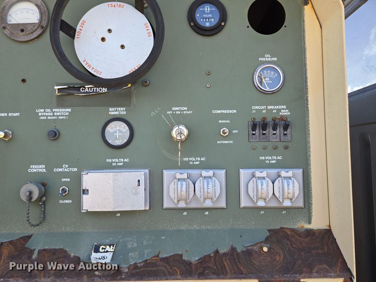 image for item EM7024 1981 International  1854 utility / service truck